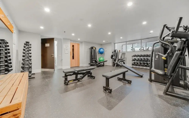 Stylish 1-bed Flat With Pool, BBQ & Sauna Access