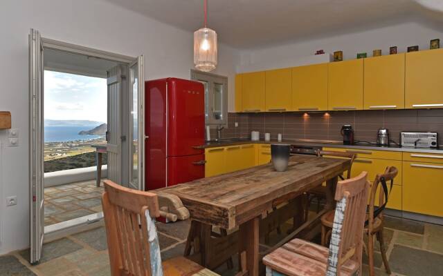 Panoramic three villa complex with helipad by VillaRentalsgr