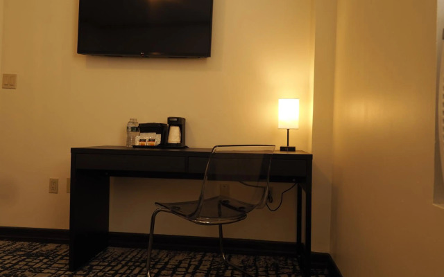 Night Hotel Broadway