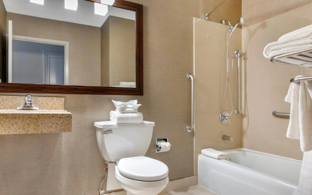 Comfort Inn & Suites Danbury-Bethel