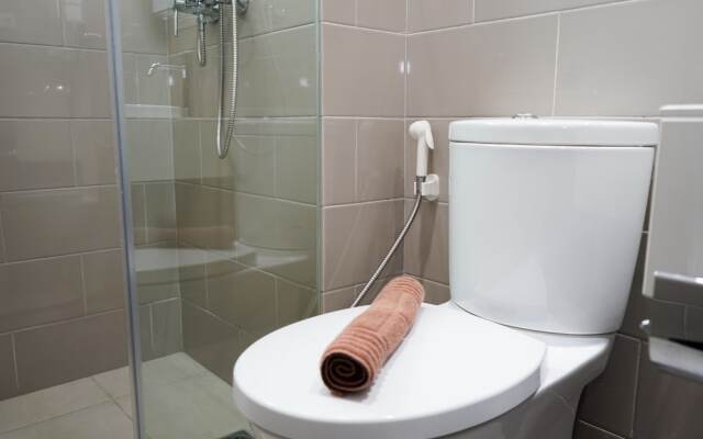 2BR Luxury Citra Lake Suites Apartment