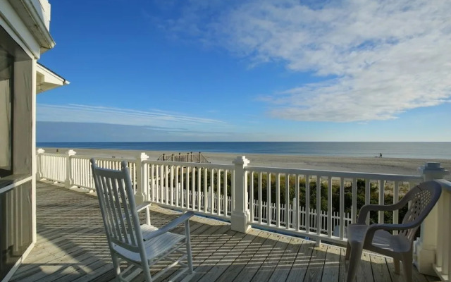 Sweet Dreams Private  4 Bedroom Home by RedAwning