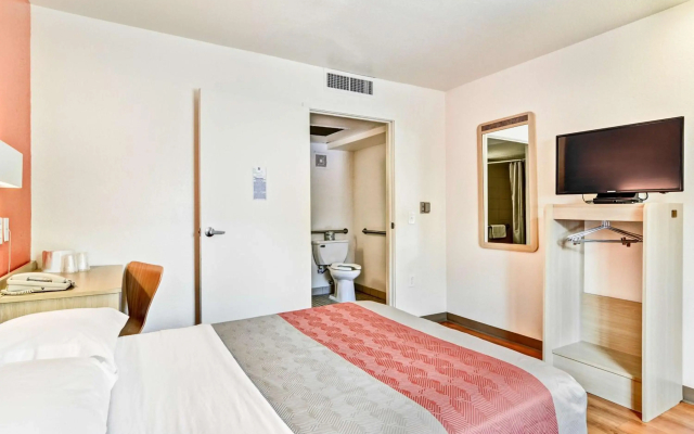Motel 6 Pittsburgh, PA - Crafton