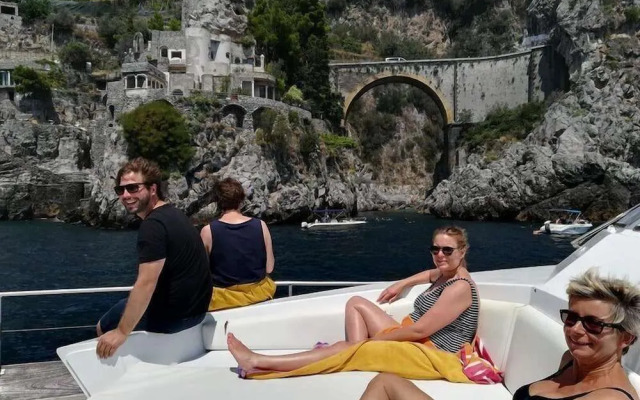 Akhir Cruise Charter