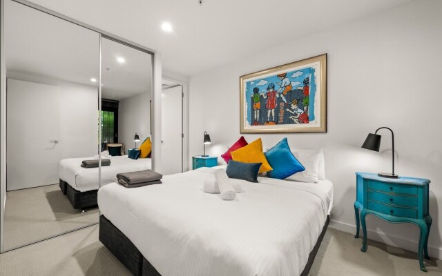 StayCentral - Hawthorn East - Study, 2 Car spaces