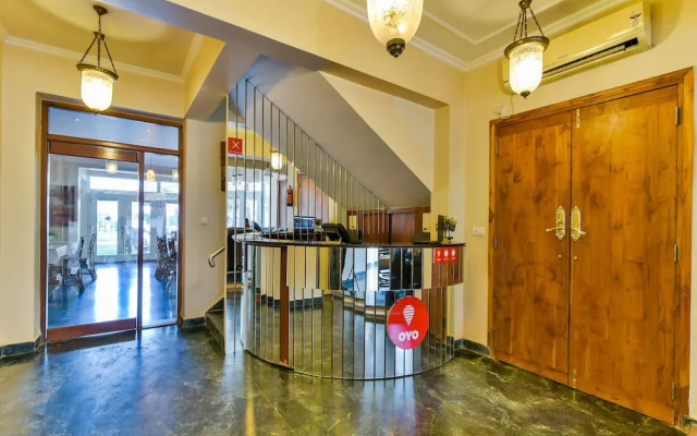 OYO 806 Hotel Safira River Front