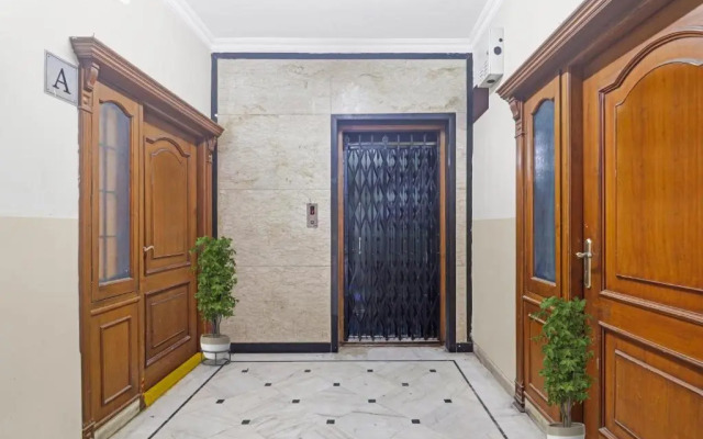 Capital O Samrat Palace Near Nampally Station