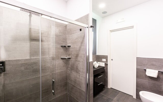 Modern spacious apartment with terrace, balconies, solarium & gym