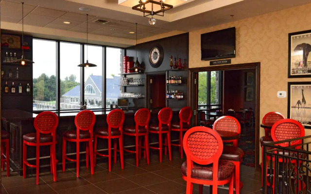 Shoreline Inn & Conference Center, Ascend Collection