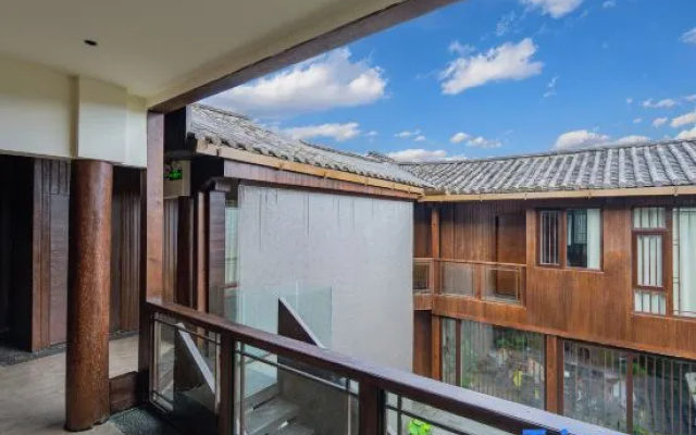 Xichen • Holiday | Chinese Waterfall Scenic Cultural Boutique Stay — 3-star hotel in Lijiang