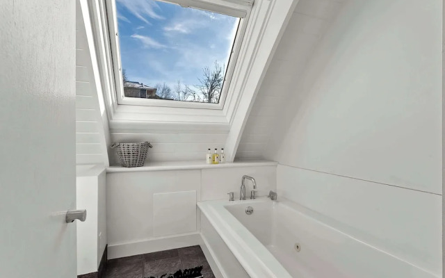 Mainstreet Masterpiece Stunning Views!