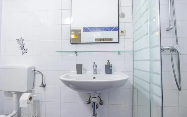 Modern 1BR Apartment Central Location