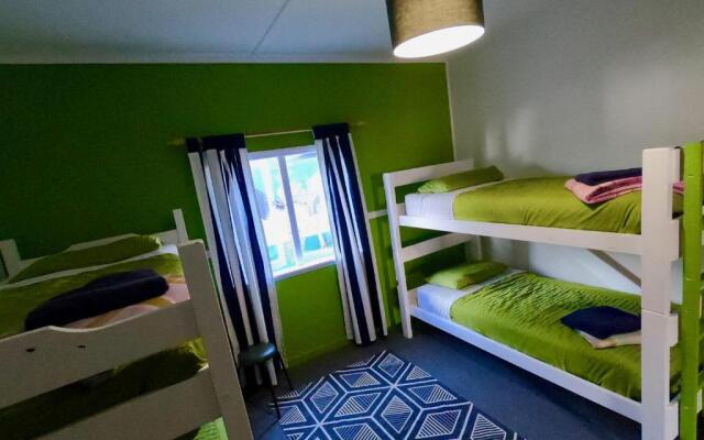 Ducks & Drakes Boutique Motel & Backpackers