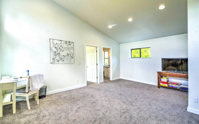 Stunning Hood Canal Getaway w/ Private Deck!