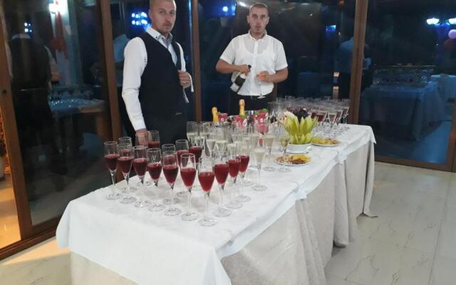 Hotel 3 Vellezerit