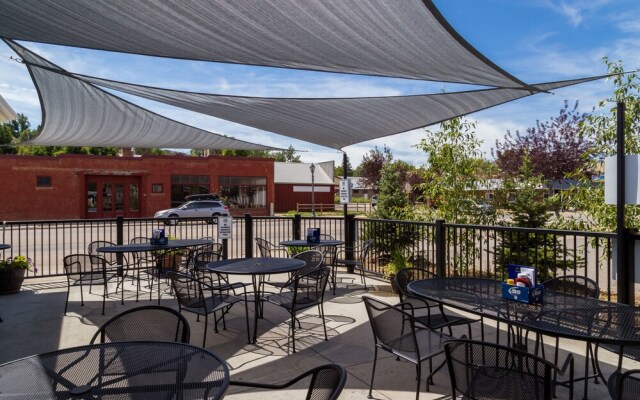 HiWay 40 Grill and Lodge