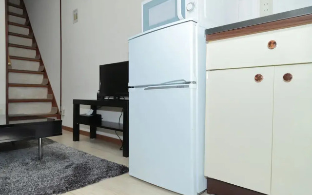 Namba East House01