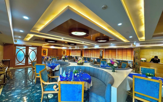 Hotel Gms Grand