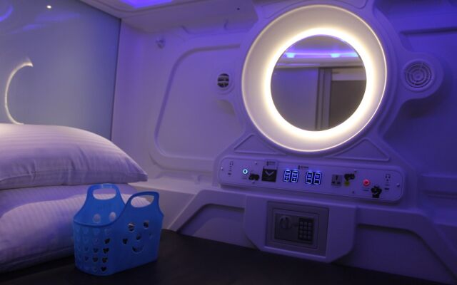 Heybear Capsule Hotel