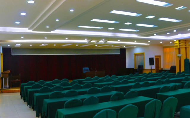 Yili Huacheng Hotel (Liuxing Street)