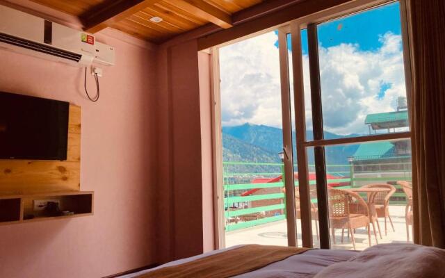 Hotel Gingar, Near Mall Road Manali