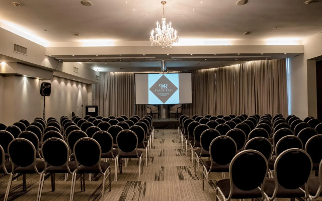 Plaza Real Suites Hotel