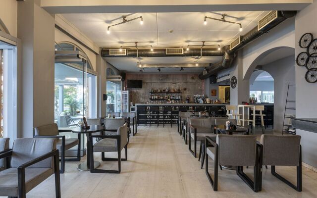 Zephyros Hotel