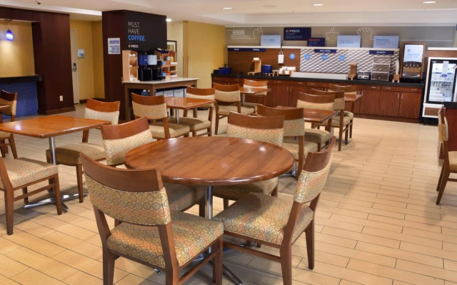 Holiday Inn Express & Suites Milford by IHG