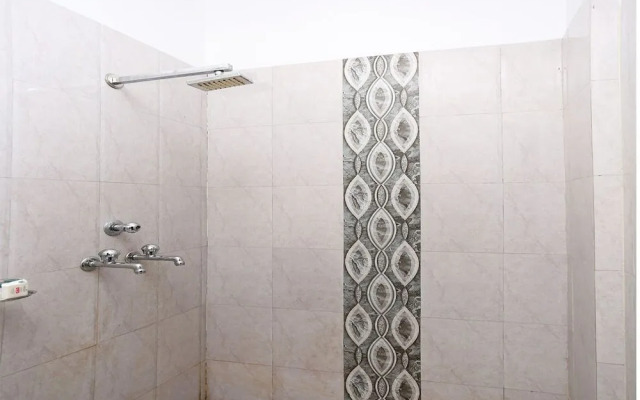 OYO 9846 Royal Plaza