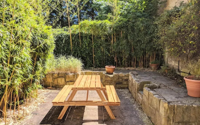 Modern Bright Garden Flat With Patio