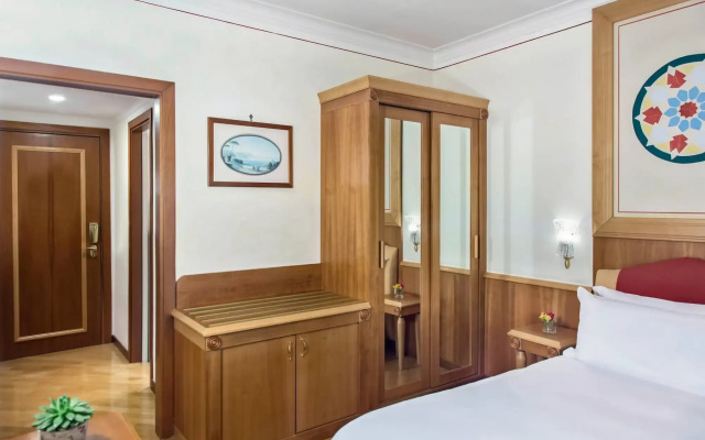 Renaissance Naples Hotel Mediterraneo