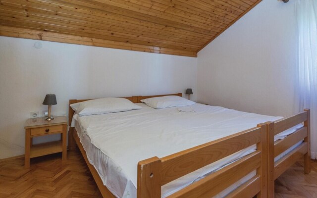 Nice Home in Privlaka With Wifi and 6 Bedrooms