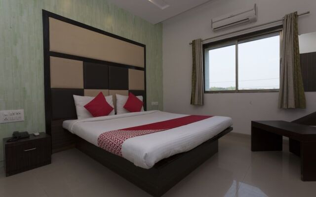 OYO 26795 Hotel Steers 07 Inn