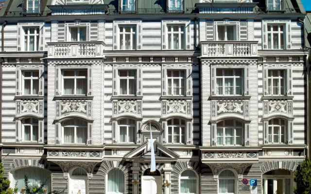 Opera Hotel