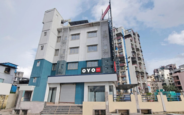 OYO SilverKey 76611 Nirsukh Palace