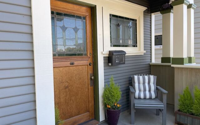 Fisher House Victoria Bed and Breakfast