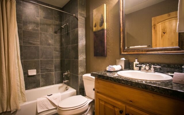 Large Condo, Steps Away from Canyons Village by RedAwning