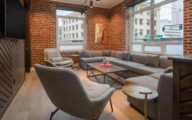 Mark Spencer Hotel