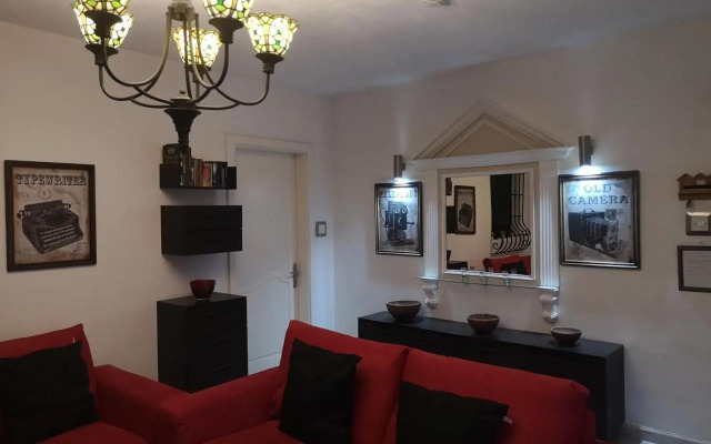 Village Corner 3 bedroom apartment with garage