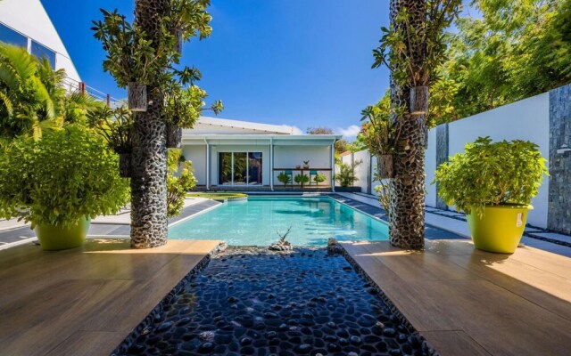 Private Retreat w 5 BR Spa Pool Jacuzzi