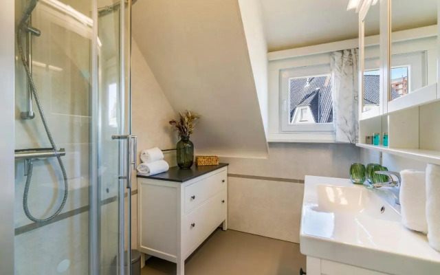 Villa Gamoni - spacious holiday home with garden