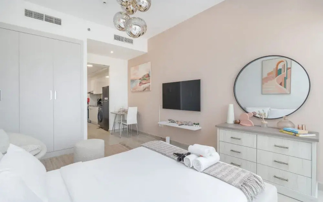 An Exceptional Studio in JVC That Sleeps 2