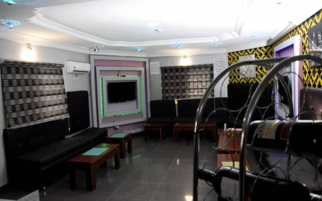 Impeccable 2-bed Lodge