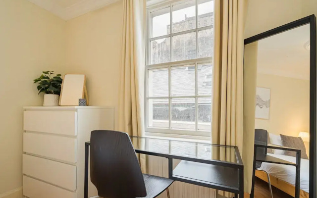 2 Bed Grassmarket Apartment