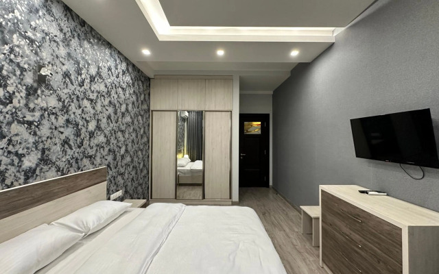 Kajaznuni Street, 3 bedrooms Luxury & Unique apartment QA444