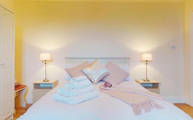 Ross Beach Family Farmhouse B&B