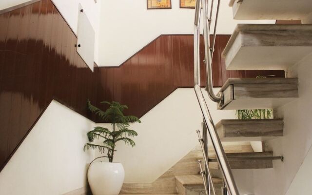 Hotel Delhi Marine Club Gurgaon