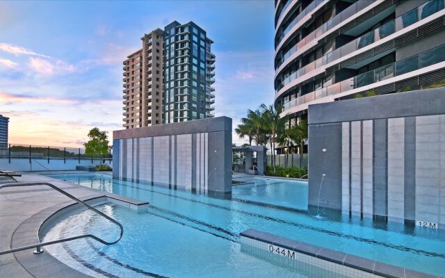 Oracle Sleek & Stylish 2 Bedroom Ocean View