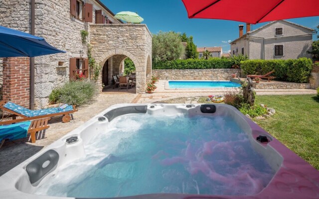 Stunning Home in Vrsar With Wifi and 3 Bedrooms