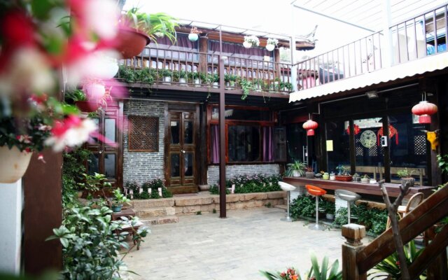 Lijiang Zuixiangsi Inn
